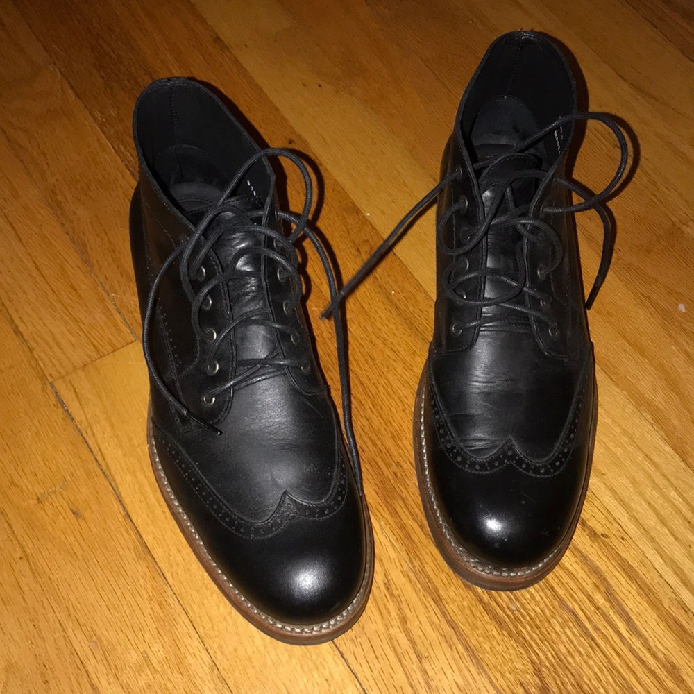 Slightly used without box. Men’s Wolverine 1000 mile Black Harwell.